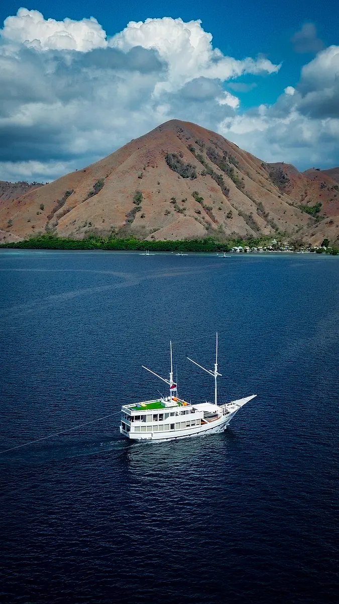 Mosalaki Phinisi - Luxury Phinisi Komodo Charter 2026